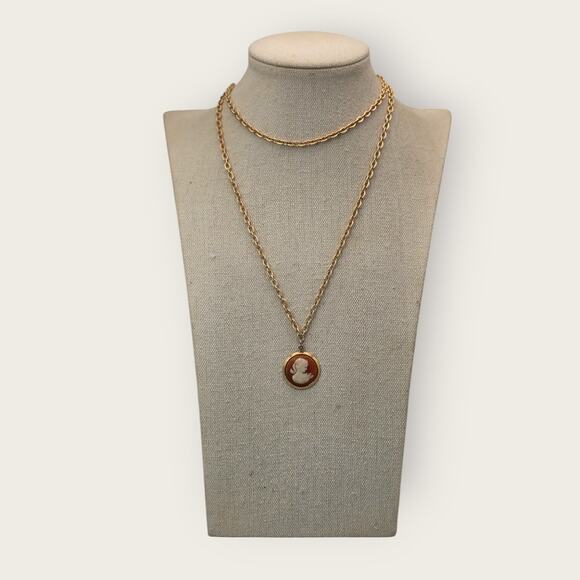Cameo Pendant Vintage Gold Chain Necklace – 1970s Retro Revival - Picture 4 of 7